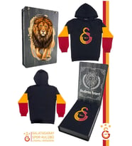 Galatasaray Orijinal Lisanslı Logo Siyah Kapüşonlu Sweat Hediyelik Ahşap Kutulu (Siyah-Kırmızı)