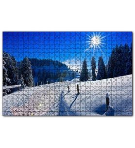 Cakapuzzle Karla Kaplı Ağaçlar ve Zirvede Güneşli Bir Gün  Puzzle Yapboz MDF (Ahşap) (1000 Parça)