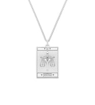 Kişiye Özel 925 Ayar Gümüş Justice Tarot Kolye (Gümüş)