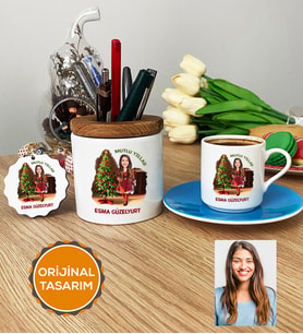 Kişiye Özel Karikatürlü Yılbaşı Hediyesi Hediye Seti Türk Kahvesi Fincanı, Kalemlik, Anahtarlık Noel Anneye Hediye (Mavi)