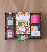  Dekoratif Ahşap Kutulu & 7 Farklı Model Kişiye Özel Hediye Seti, Defter,Kalem, Fincan, Kolonya, Mum, (Pembe)