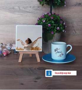 İsme Özel Doğum Günü Hediyesi Fotoğraflı Dekoratif Taş, Ahşap Altlıklı Türk Kahvesi Fincanı Hediye (Model 5)