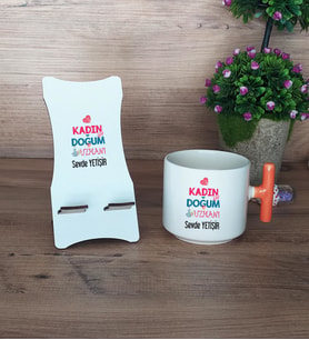 Kadın Doğum Uzmanı Hediye Sepeti Kupa Bardak T Kulplu ve Ahşap Telefon Standı Tıp Bayramı Hediyesi (Model 7)