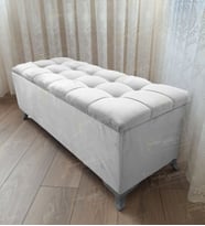 Çizgi Kapitoneli Sandıklı Puf 90 cm Gümüş Ayak (Beyaz)