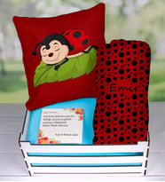 eJOYA Ahşap Sandıkta Kişiye Özel Yastık Ve Battaniye Bebek Hediye Seti 109567 (Mavi)