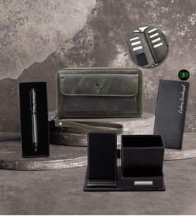 Kişiye Özel Dama Detaylı Tükenmez Kalem & Hakiki Deri Unisex Portföy Cüzdan & 10000mAh Siyah Powerbank & Masaüstü Telefonlu Kalemlik Premium Hediye Seti (Yeşil)