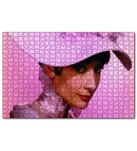 Cakapuzzle Audrey Hepburn Pembe Şapkalı ve Elbiseli Yakın Çekim  Puzzle Yapboz MDF (Ahşap) (255 Parça)