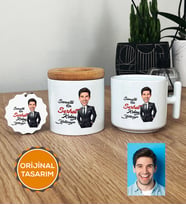 Kişiye Özel Karikatürlü Kolay Yetişmiyor Hediye Seti T Kupa, Kalemlik, Anahtarlık Erkek Sevgiliye Abiye Babaya Doğum Günü Hediyesi (Beyaz)