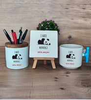 Sevimli Panda Hediye Sepeti Kupa Bardak T Kulplu, Kalemlik ve Dekoratif Taş Arkadaşa Hediye (Model 3)