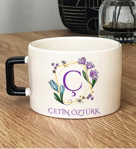 Kişiye Özel Çiçekli Ç Harfli Hediye Lüks Fincan İsim Soyisim Yazılı (Siyah)