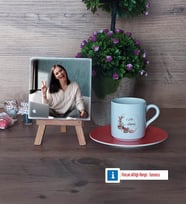 Doğum Günü Hediyesi İsme Özel Fotoğraflı Dekoratif Taş, Ahşap Altlıklı Türk Kahvesi Fincanı Hediye (Model 8)
