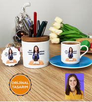 Kişiye Özel Karikatürlü Sınıf Öğretmeni Hediye Seti Türk Kahvesi Fincanı, Kalemlik, Anahtarlık Kadın Sınıf Öğretmenine Öğretmenler Günü Hediyesi (Mavi)