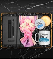Öğretmenler Gününe Özel Tasarımlı Kupa & Üçlü Peluş Ayıcık Buketi & Defter & Deri Kılıflı Touch Pen Kalem & Özel Tasarım Mum Hediye Seti (Mavi)