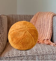 Dekoratif Peluş Top Kırlent Yastık (Kahverengi)