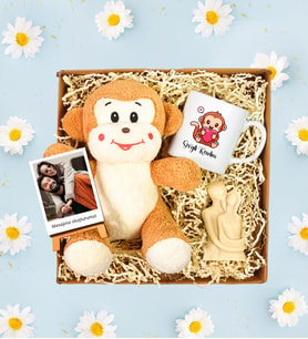 Kişiye Özel Polo Kartlı Sevimli Maymun &  Mum Kupa Hediye Seti (Model 3)