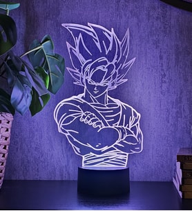 Goku Saiyan Dragon Ball Z RGB LED Gece Lambası – 16 Renkli Pleksi Masa Lambası (Adaptörlü)