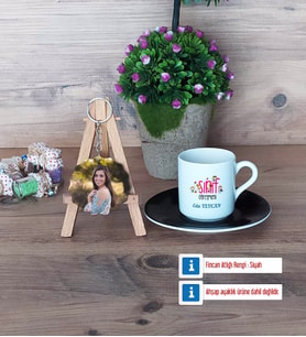 Kadın Sınıf Öğretmenine Hediye Türk Kahvesi Fincanı Ahşap Altlıklı ve Fotoğraflı Ahşap Anahtarlık Hediye Öğretmenler Günü Hediyesi (Model 7)