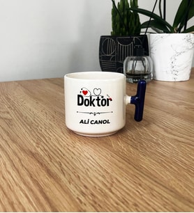 Kişiye Özel Karikatürlü Doktor Hediye T Kupa Bardak Doktora Tıp Bayramı Hediyesi (Lacivert)