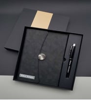 Kişiye Özel İsim Baskılı Defter Kalem Seti Farklı Renk Seçenekleriyle (Siyah)