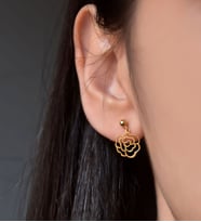 Papatya Silver 925 Ayar Gümüş Gül Model Çivili Kadın Top Küpe (Gold)