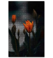 Cakapuzzle Kırmızı Lale ve Arkaplanda Flu Laleler Puzzle Yapboz MDF (Ahşap) (1000 Parça)