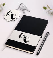 BK Gift Kişiye Özel Tiyatro Sanatçısı Beyaz Defter Kalem Ve Anahtarlık Hediye Seti-2 (Model 2)