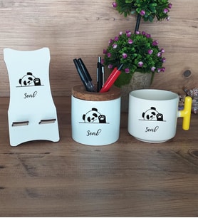 Sevimli Panda Hediye Sepeti Kupa Bardak T Kulplu, Kalemlik ve Ahşap Telefon Standı Arkadaşa Doğum Günü Hediyesi (Model 5)