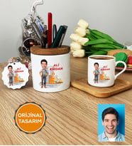 Kişiye Özel Karikatürlü İnşaat Mühendisi Hediye Seti Türk Kahvesi Fincanı, Kalemlik, Anahtarlık Erkek İnşaat Mühendisine Mühendisler Günü Hediyesi (Ahşap)