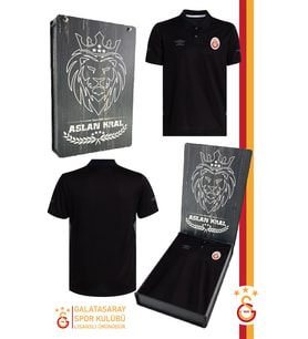 Galatasaray Orijinal Lisanslı Polo Yaka Siyah T-Shirt Hediyelik Ahşap Kutulu (Düz Siyah)