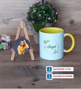 İsme Özel Doğum Günü Hediyesi Kupa Bardak Beyaz ve Fotoğraflı Ahşap Anahtarlık Hediye (Model 7)