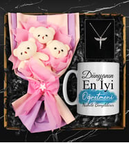 Öğretmenler Gününe Özel Tasarımlı Kupa & Üçlü Peluş Ayıcık Buketi & Melek Kolye Hediye Seti (Mavi)