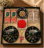 El Yapımı Çini Fincan & Çini Kase & Epoksi Harf Anahtarlık & Lotus Mum  & Kahve & Mendil & Hediye Seti (Siyah)