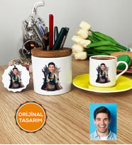 Kişiye Özel Karikatürlü Doğum Günü Hediyesi Hediye Seti Türk Kahvesi Fincanı, Kalemlik, Anahtarlık Babaya Abiye Erkek Sevgiliye Hediye (Sarı)