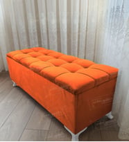 Çizgi Kapitoneli Sandıklı Puf 90 cm Beyaz Ayak (Turuncu)