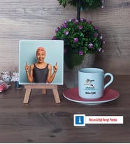 Kadın Yüzme Antrenörü Fotoğraflı Dekoratif Taş, Ahşap Altlıklı Türk Kahvesi Fincanı Hediye (Model 6)