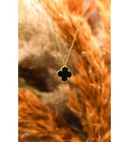 VAN CLEEF KOLYE GOLD RENK YEŞİL,SİYAH VE BEYAZ TAŞLI 4 YAPRAKLI YONCA KOLYE  925 AYAR GÜMÜŞ KOLYE (Siyah)