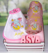 eJOYA Ahşap Sandıkta Kişiye Özel Önlük Battaniye Ve Taş İsimlik Bebek Hediye Seti 109725 (Mavi)