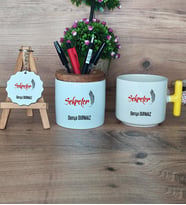 Kişiye Özel Sekreter Hediye Sepeti Kupa Bardak T Kulplu, Kalemlik ve Anahtarlık Sekretere Hediye (Model 5)
