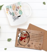BK Gift Kişiye Özel Mutlu Yıllar Kupa Bardak ve Retro Ahşap Yılbaşı Tebrik Kartı Hediye Seti-1 (Kırmızı)