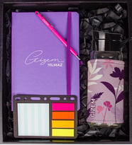 eJOYA Kişiye Özel Defter Kalem Matara Ve Mini Organizer Ofis Kırtasiye Hediye Kutusu 110342 (Mor)
