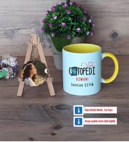 Ortopedi Uzmanı Kupa Bardak Beyaz ve Fotoğraflı Ahşap Anahtarlık Hediye (Model 7)