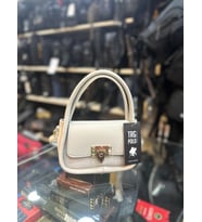 TRG Polo Kadın Soft Deri Mini Gold Kapamalı Çapraz Omuz ve El Çantası (Bej)