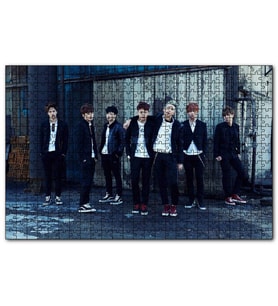 Cakapuzzle BTS Koreli Gençler Sokakta  Puzzle Yapboz MDF (Ahşap) (500 Parça)