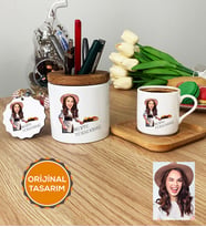 Kişiye Özel Karikatürlü Aşçı Hediye Seti Türk Kahvesi Fincanı, Kalemlik, Anahtarlık Kadın Aşçıya Hediye (Ahşap)