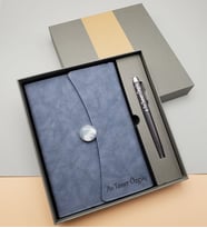 İsim Baskılı Deri Tarihsiz - Ajanda - Defter Kalem Set & Kişiye Özel Kutulu Deri Defter Kalem Hediye seti - Yeni Model Defter (Gri)