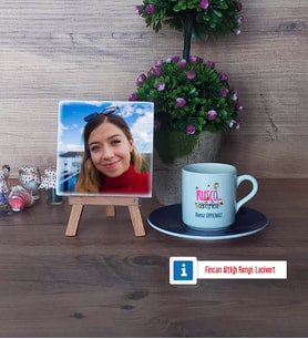 Rusça Öğretmeni Fotoğraflı Dekoratif Taş, Ahşap Altlıklı Türk Kahvesi Fincanı Hediye (Model 4)