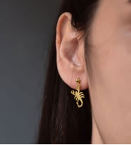 Papatya Silver 925 Ayar Gümüş Akrep Model Çivili Kadın Top Küpe (Gold)