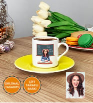 Kişiye Özel Karikatürlü İngilizce Öğretmeni Türk Kahvesi Fincanı Kadın İngilizce Öğretmenine Öğretmenler Günü Hediyesi (Sarı)