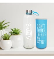 Kişiye Özel İsimli Renkli Kılıflı Cam Su Şişesi 750 ml (Mavi)