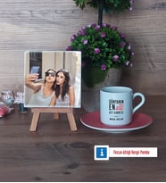 Kız Kardeş Fotoğraflı Dekoratif Taş, Ahşap Altlıklı Türk Kahvesi Fincanı Hediye (Model 6)